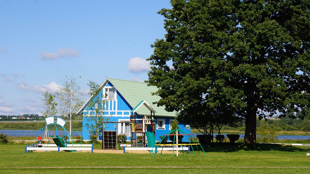 Camping-Urlaub in der Natur im Sommer