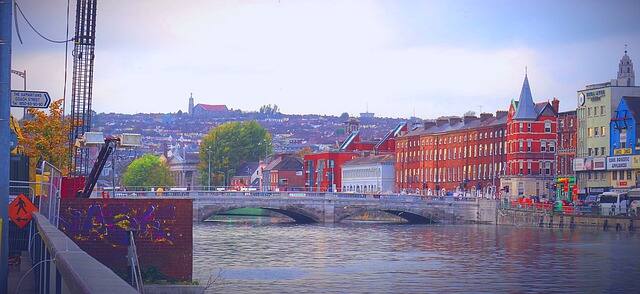 Oder-Ufer in Stettin – Blick auf den Hafen und die Flusslandschaft