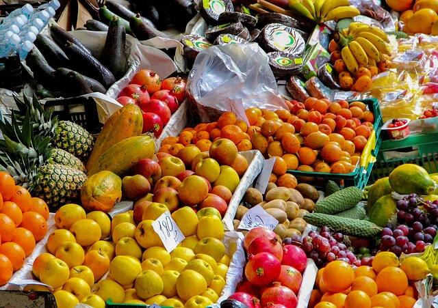 Belebter Marktbereich – Einkaufen auf dem Polenmarkt